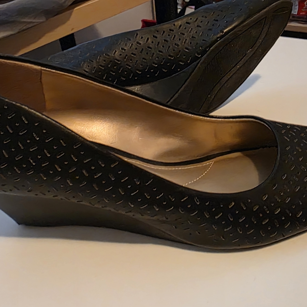 Comfort Plus by Predictions Peep Toe Heels - Black and Brown - Picture 4 of 5